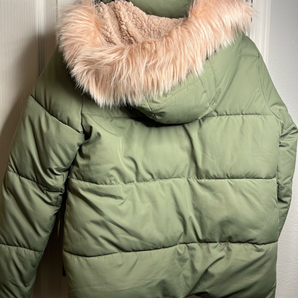 Abercrombie kids girls puffy hooded jacket with sherpa lining. Size 13/14